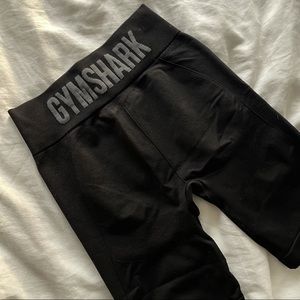 Gynshark Biker shorts
Size Medium
Black biker shorts SOLD